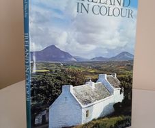 Ireland in Colour by Terence Sheehy. Photographs by Noel Habgood (GT544)
