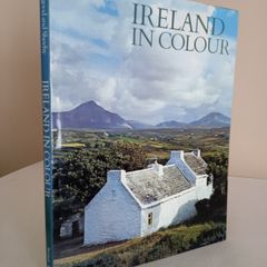 Ireland in Colour by Terence Sheehy. Photographs by Noel Habgood (GT544)