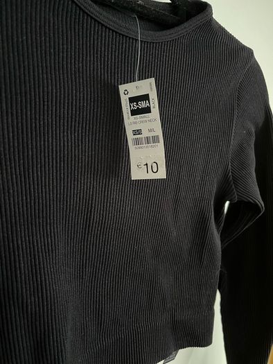 Black long sleeve ribbed top