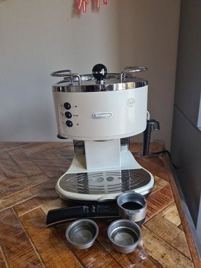 De'Longhi Barista Espresso Machine, vintage style
