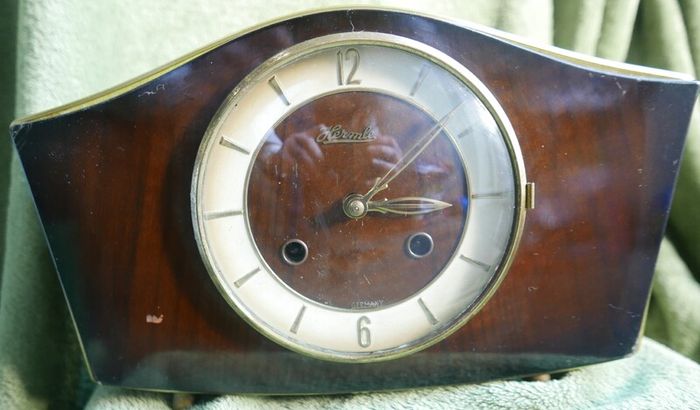Rare Original Hermle 60s German Mid Century Teak Desk Mantel Chimny Clock By Hermle (the Clock Works Well And Keeps Time)
