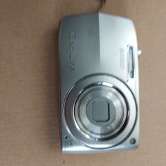 Casio Exilim Digital Camera, Model EX-Z2000, plus Battery charger, No Battery or Memory card, 14.1 Megapixels, in excellent cosmetic condition