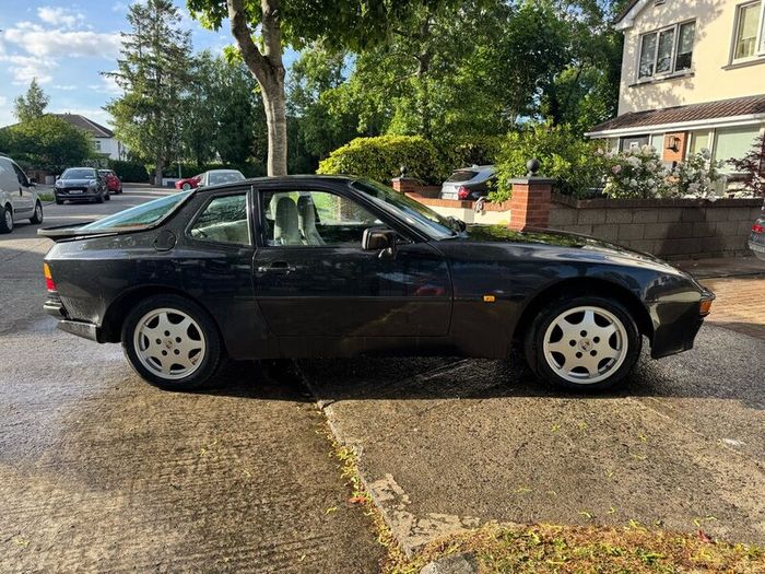 Porsche 944S