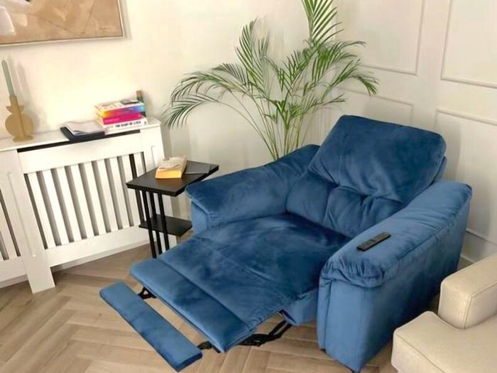 EZ Living power recliner, 1 seater