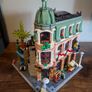 LEGO Icons: Boutique Hotel 10297 Image 3