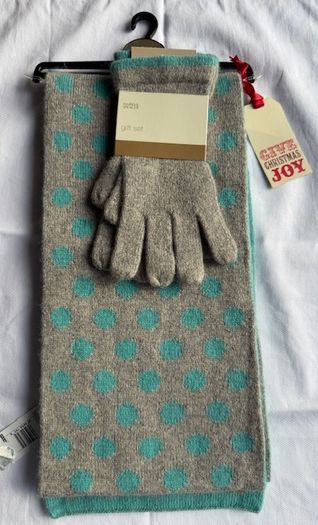 Glove & Scarf Set