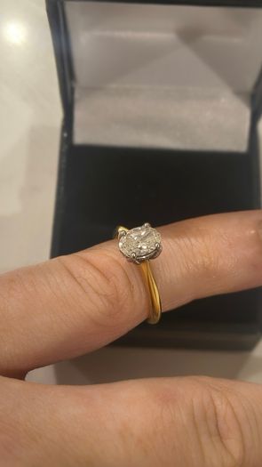 Diamond ring 0.96ct oval diamond GIA cert