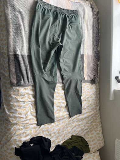 Lululemon Men's Army Green Joggers Large