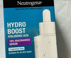 Neutrogena Hydro boost Hyaluronic acid with 10% Niacinamide Serum 30ml.