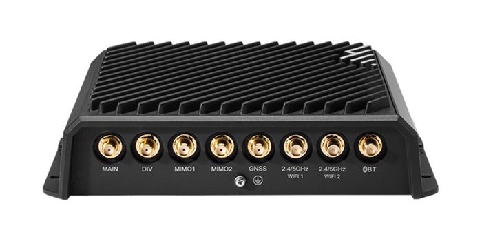 Ericsson Cradlepoint R1900 mobile Router/WiFi