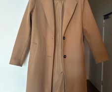 Elegant camel tailored coat in excellent condition