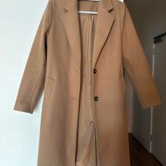 Elegant camel tailored coat in excellent condition
