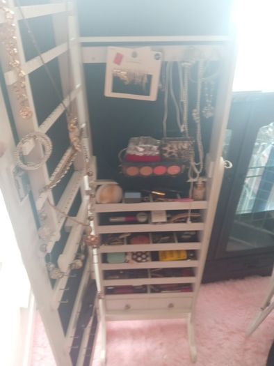 white long stand jewelry box