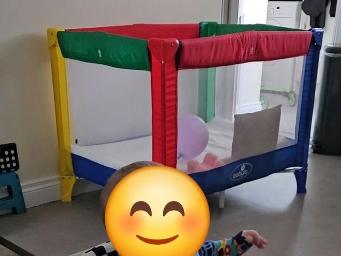 Baby travel cot