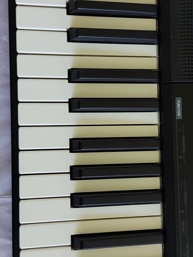 YAMAHA PSR-F51 61 key Keyboard, working perfect and in like new condition, comes with power adaptor