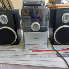 PHILIPS Micro System MC147, Radio, Tape, CD and AUX, all working perfect with 2 Philips Speakers Model No MC146-147 8ohm impedance