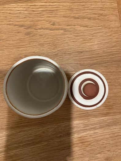 Pottery container
