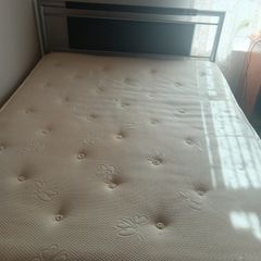 King size bed