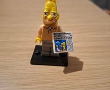 A mix of Lego Simpsons figures