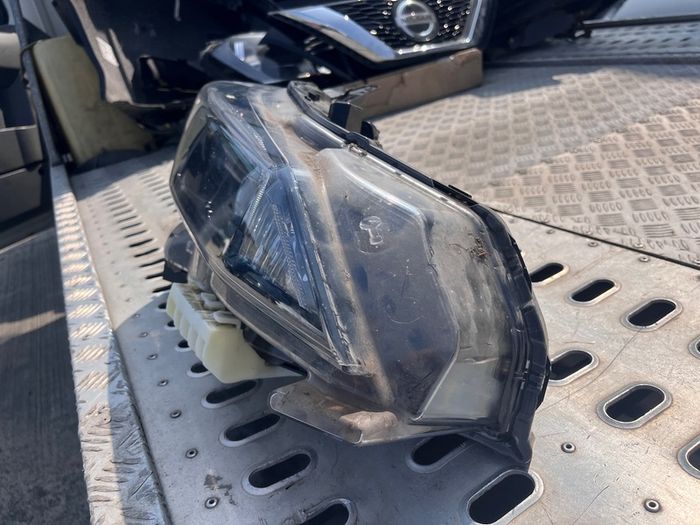 Nissan Leaf headlight