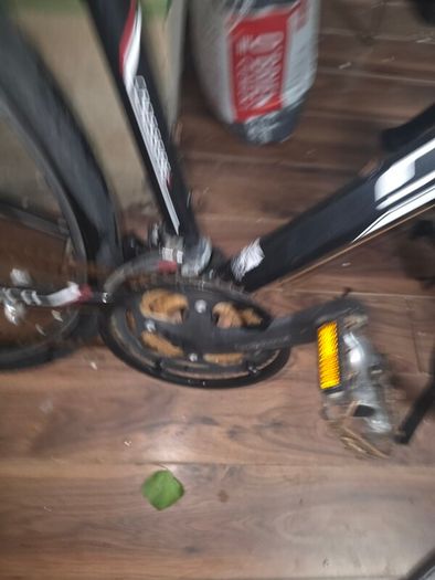 Carrera hybrid bike with lock