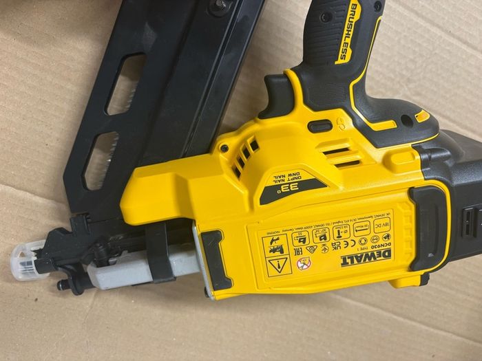 Dewalt New model nailer / 9ah both like new