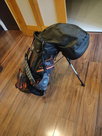US kids golf ultralight set 4 clubs, right hand. 51". Good condition.
