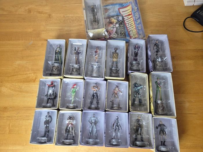 Eaglemoss DC Comics Chess Collection Figures Lot of 19 (With Deadshot Magazine)