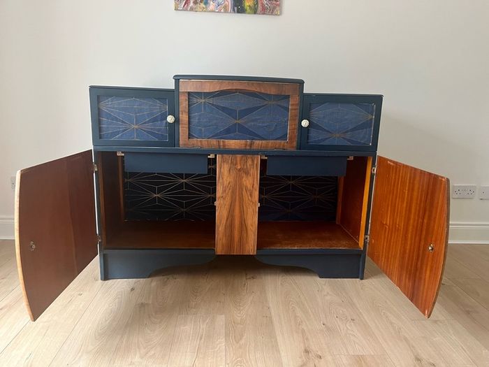 Delivery Available! Stunning Vintage Sideboard Cocktail Cabinet/Drinks Cabinet/ Sideboard