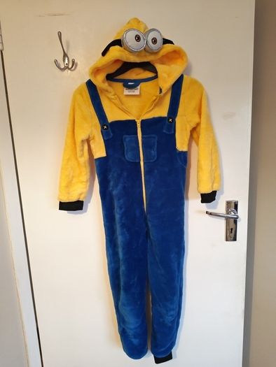 Minions onesie/costume 6-7