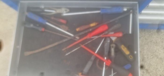 large 6x5 tool box two in two parts top and bottom on wheels top brands snap on.  Blue  point teng tools. Oil change kit . Piston pressure kit   lot of tools  snap onlarge