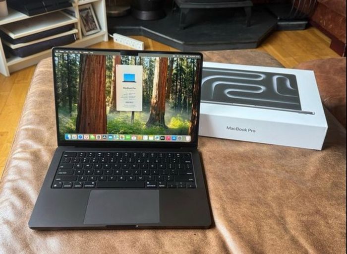 Apple Macbook Pro M3 Pro Chip 18GB Unified Memory 500gb SSD
