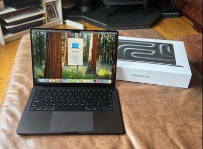 Apple Macbook Pro M3 Pro Chip 18GB Unified Memory 500gb SSD