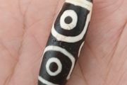 Vintage Himalayan 6 Eyes Tibetan Agate Dzi Bead Amulet