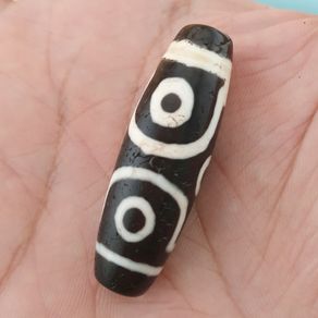 Vintage Himalayan 6 Eyes Tibetan Agate Dzi Bead Amulet