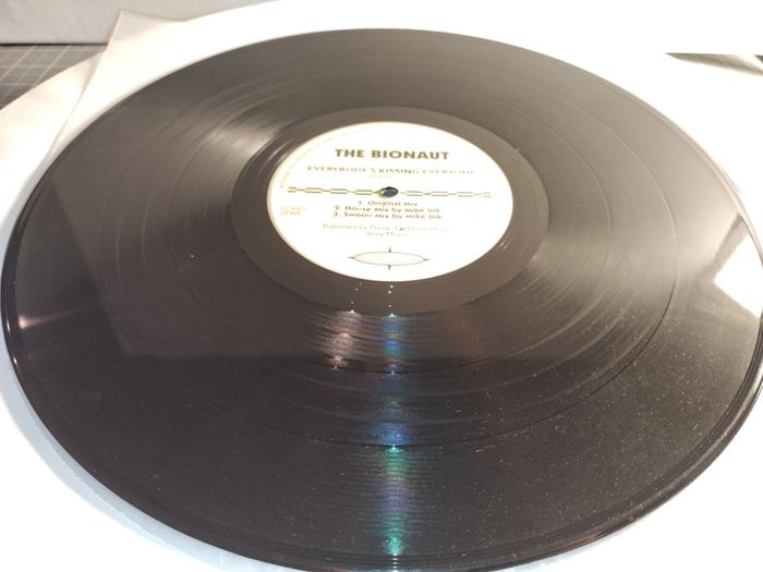 Bionaut - Everybody's Kissing Everyone - SCARCE Early 90s Piano House GEM!