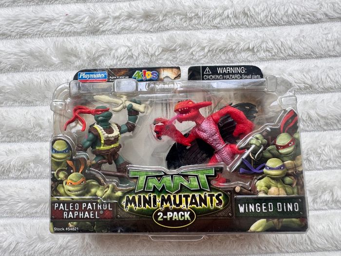 Teenage Mutant Ninja Turtles Mini  TMNT Mini-Mutants Paleo Patrol Raphael vs. Winged Dino (2008 mini-figures) Damaged Box Please see photos