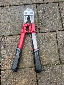 bolt cutter