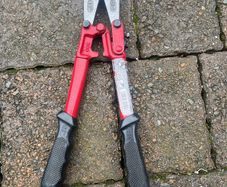 bolt cutter