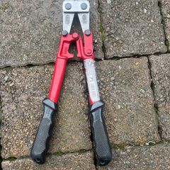 bolt cutter