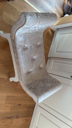 buttonback crushed velvet chair