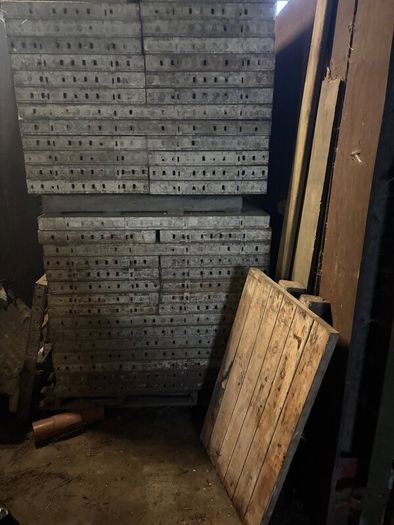 Shuttering pans