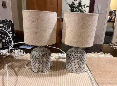 2 small lamps