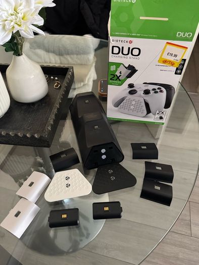 Xbox rechargeable batteries and stand