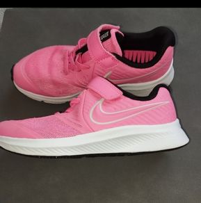 Girls Nike runner size 12.5/1