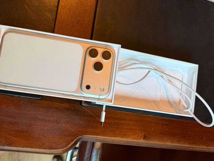 iPhone 17 Pro Max 256GB White