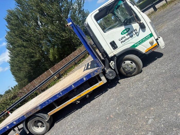 Isuzu NPR 13ft flatbed
