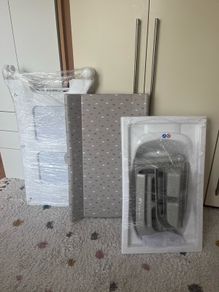 Changing table + bathtub
