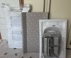 Changing table + bathtub