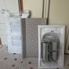 Changing table + bathtub